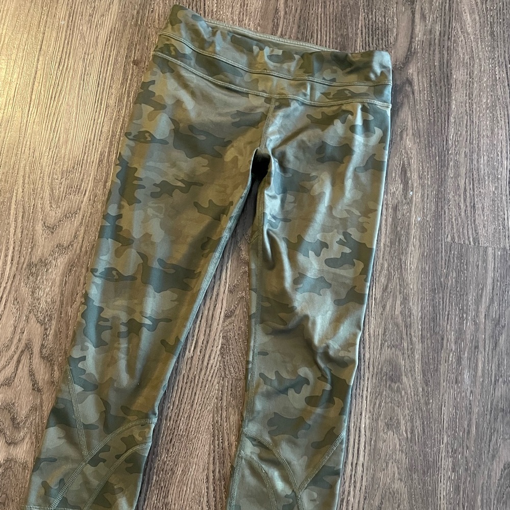 Lululemon athletica crop leggings camo 2 wonder train